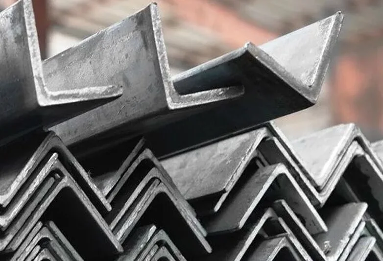 Кутики для фасаду: оздоблювальні профілі й опорні елементи